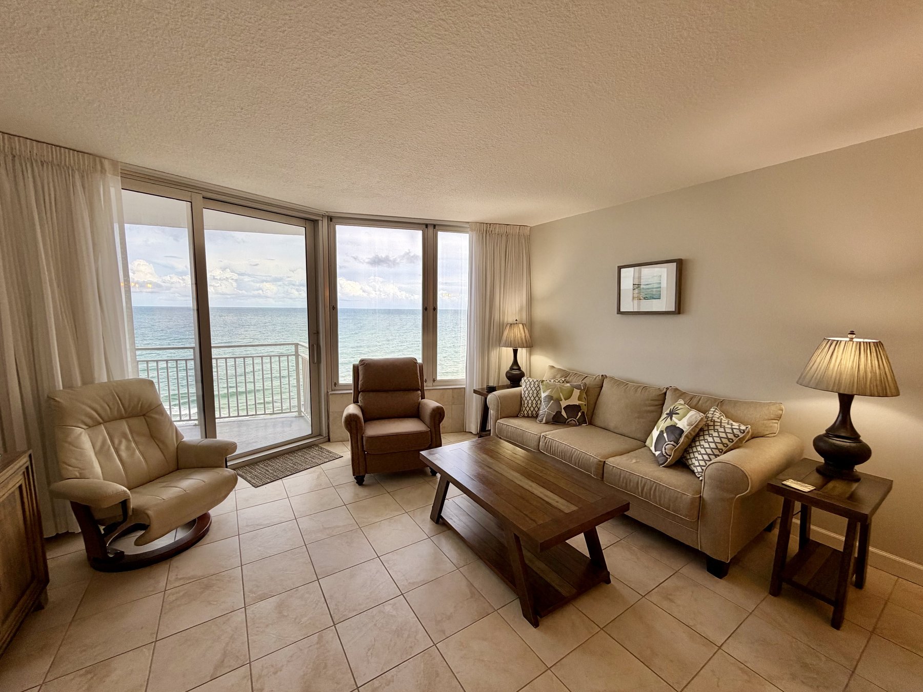 Living space in Ocean Shore 1155 rental unit 1003