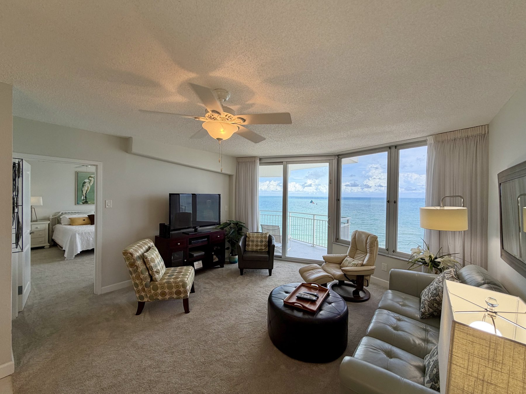 Panoramic view of the living area in rental unit 1004