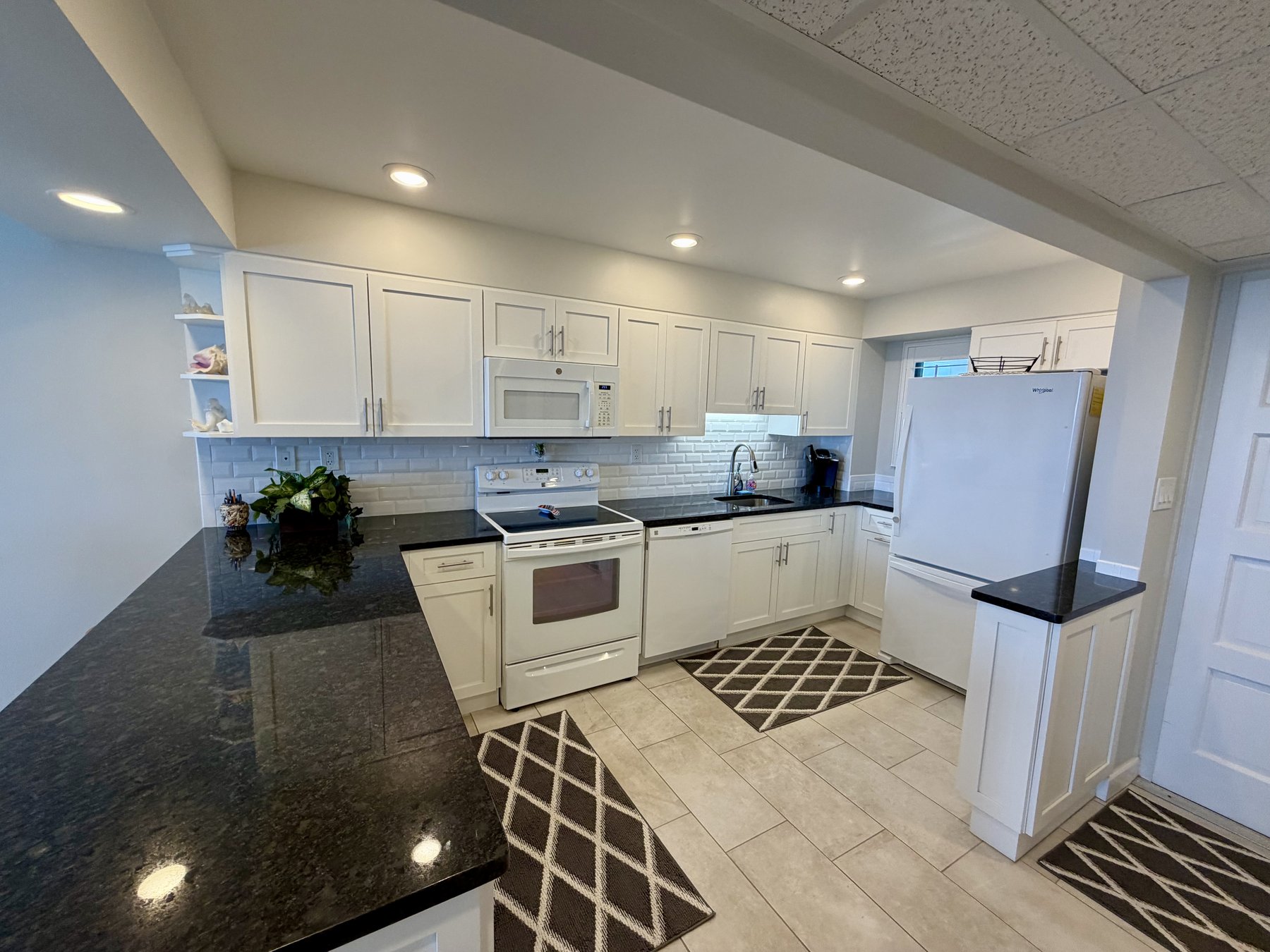 Kitchen in rental unit 1004