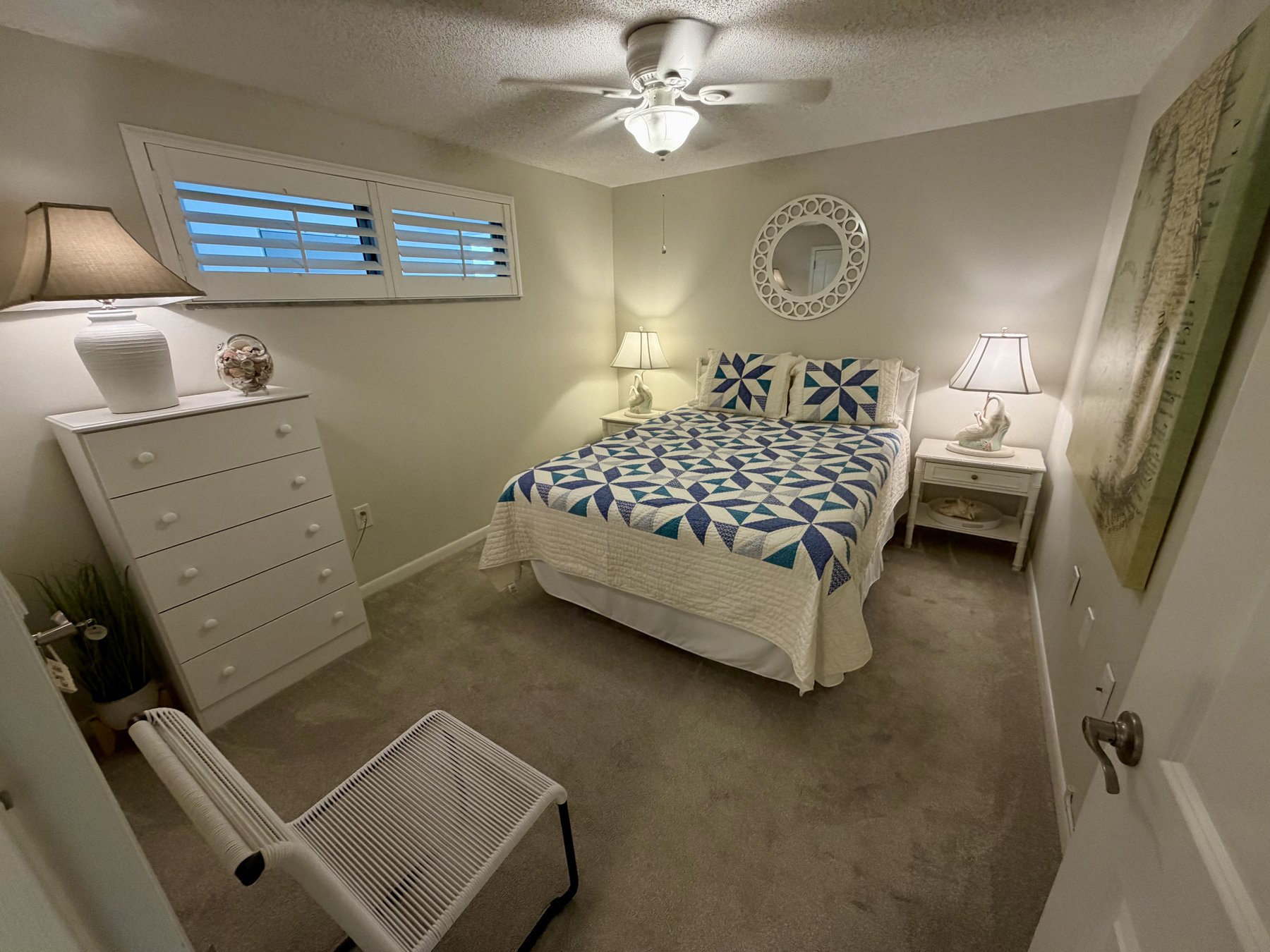 Guest bedroom in rental unit 1004