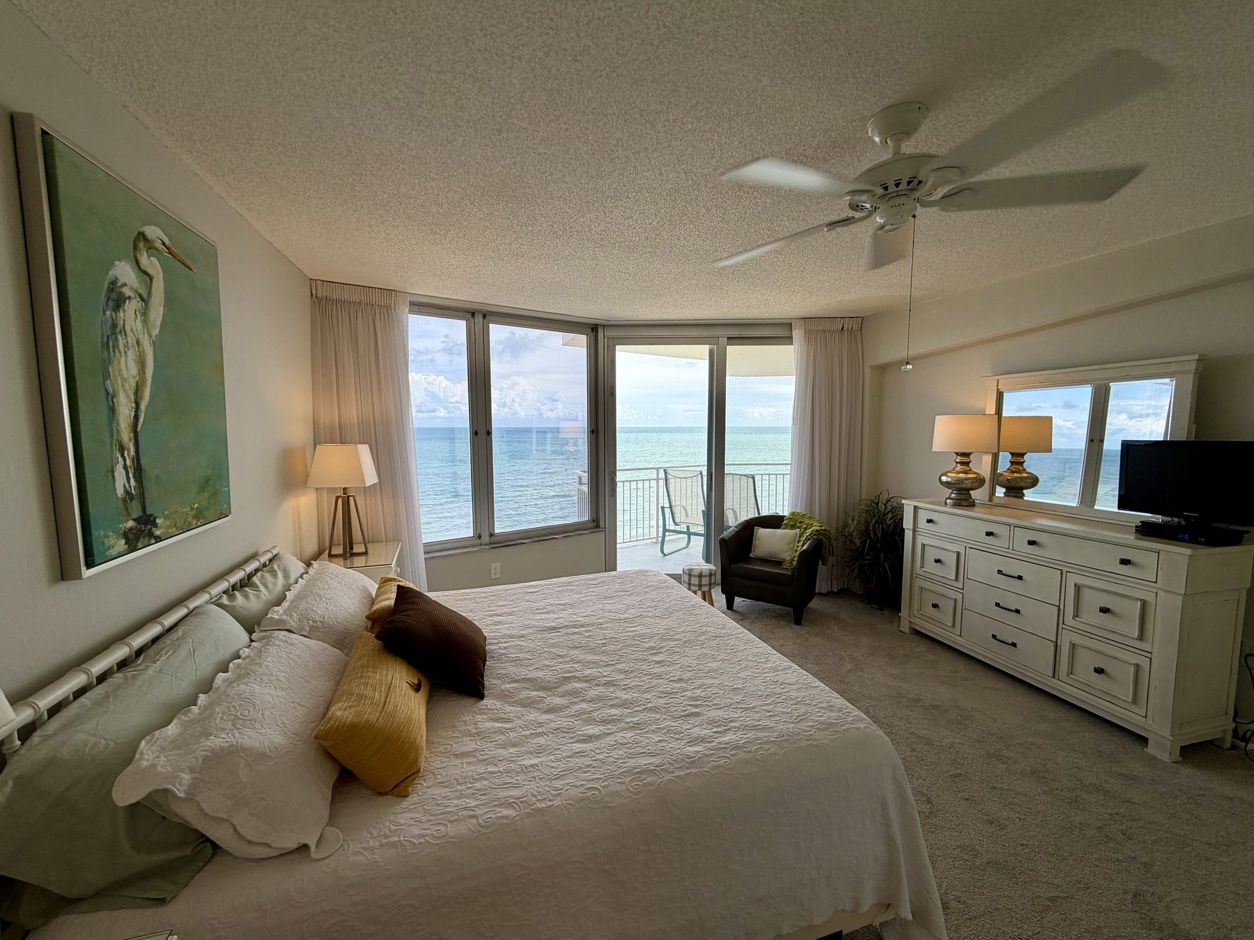 Additional primary bedroom view in rental unit 1004