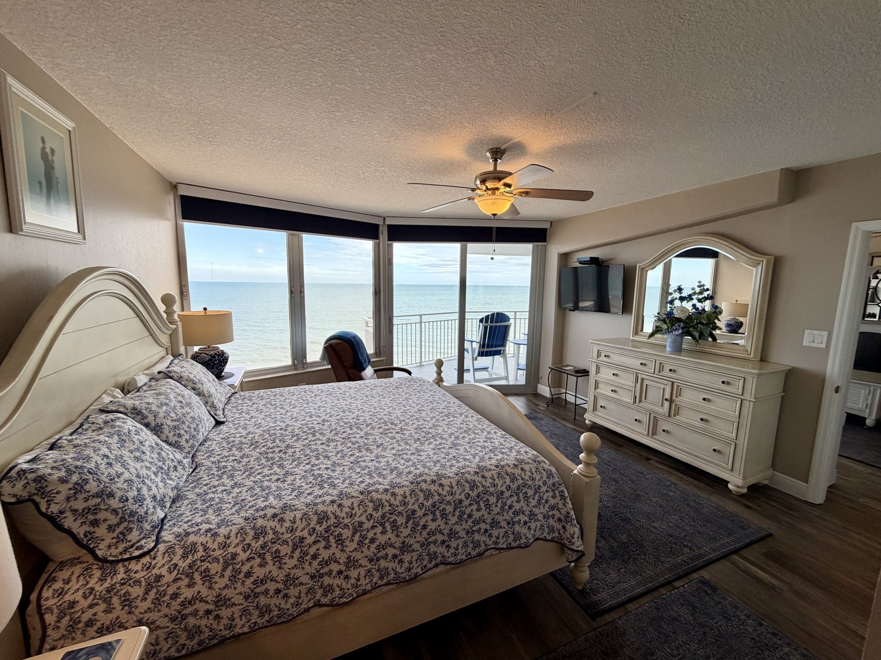 Additional primary bedroom view in rental unit 1005