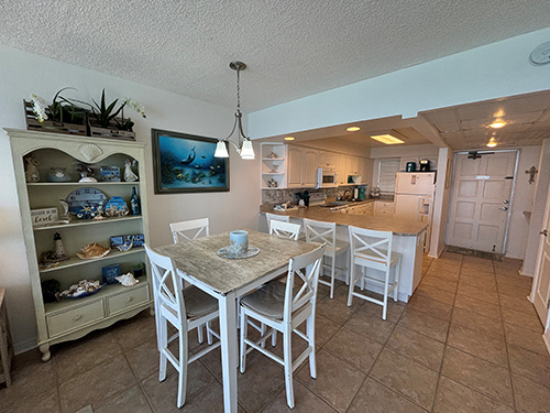 Interior view 4 of rental unit 1006