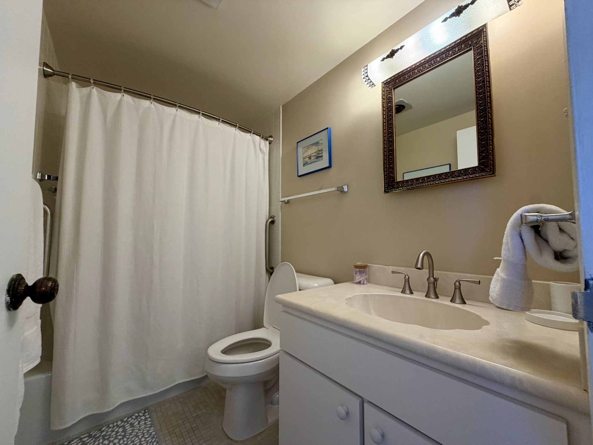 Guest bathroom in rental unit 206
