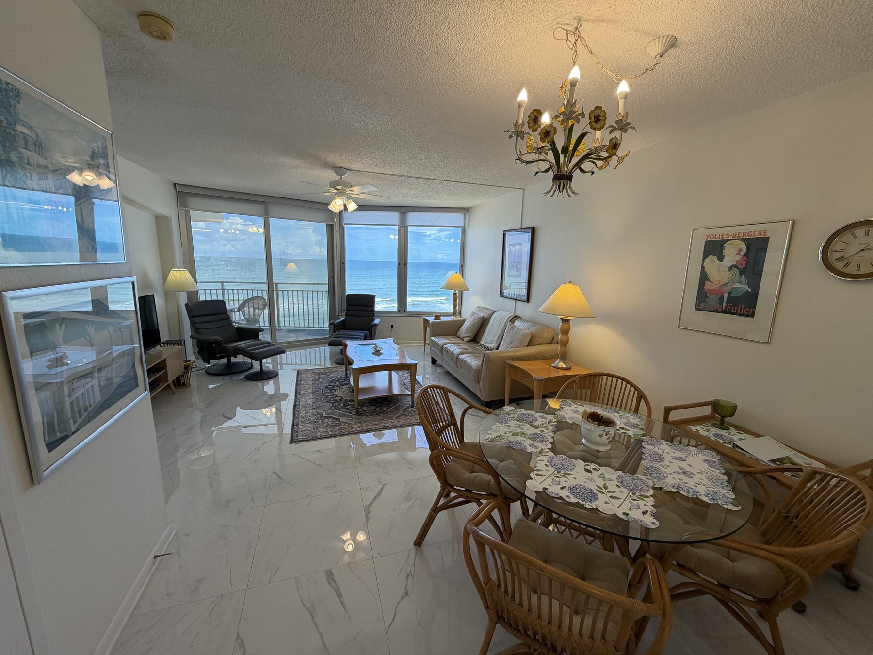 Dining and living area with ocean view in rental unit 906