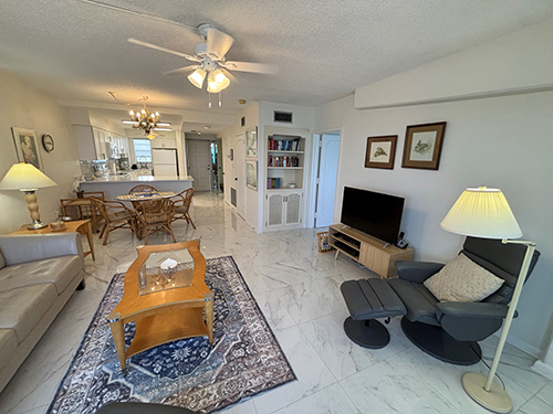 Interior view 3 of rental unit 906