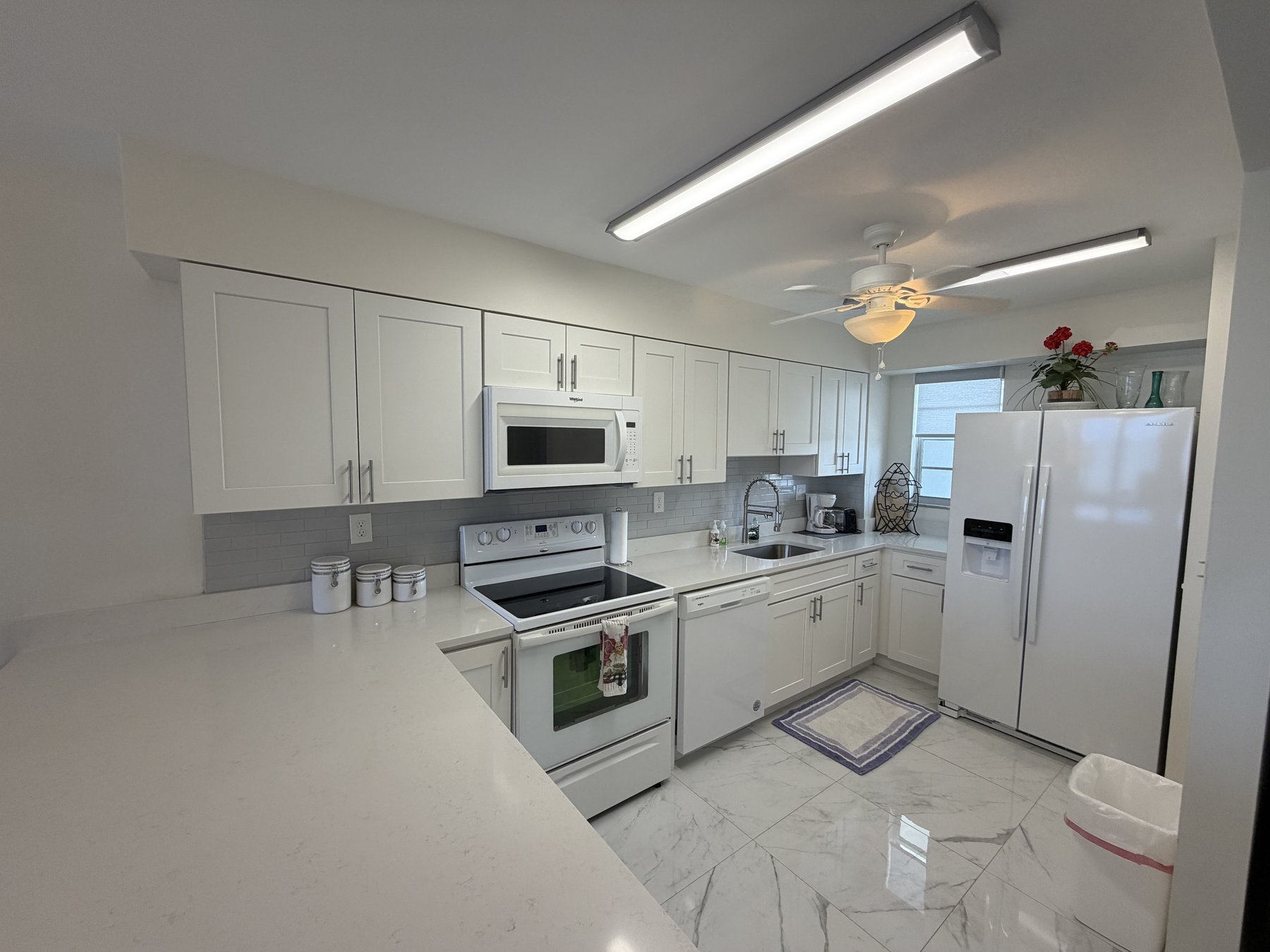 Updated kitchen in rental unit 906