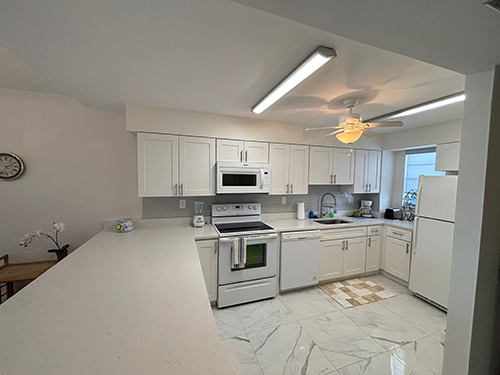 Interior view 5 of rental unit 906
